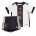 Tyskland Leon Goretzka #8 Hjemmedraktsett Barn VM 2022 Kortermet (+ Korte bukser)
